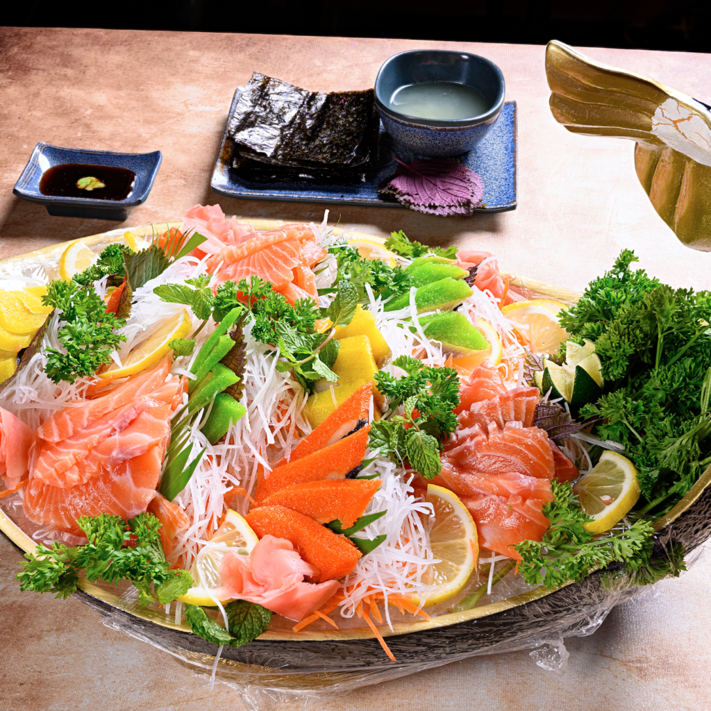 Sashimi cá hồi với cá trích xanh, đỏ, vàng Size L