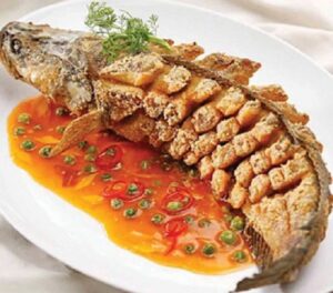 Cá quả cuốn chiên sốt đặc biệt
