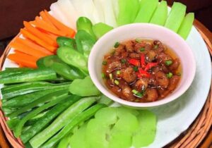 Rau củ quả luộc chấm kho quẹt