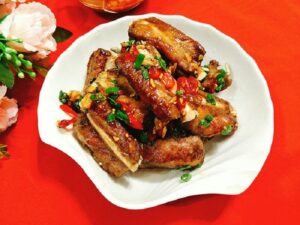 Sườn heo chiên vị tỏi