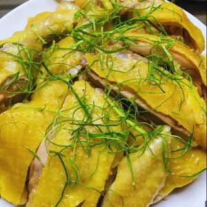 Gà hấp lá chanh nguyên con
